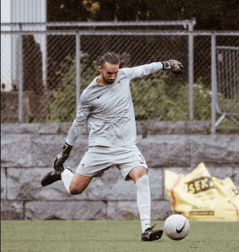 Christoffer Bugge har fartstid i fem Oslo-klubber. Nå er han på utkikk etter ny&nbsp;klubb