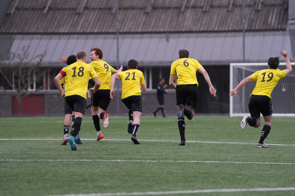 Fire røde kort og straffekonk – slik var tidenes cupkvalikkamp i&nbsp;Lommedalen